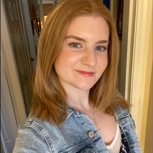 Meet your Posher, Caitlin